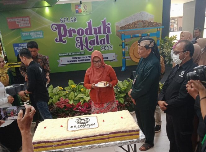 
 Sekda Kota Bogor Syarifah Sofiah Dwikorawati menghadiri gelar produk halal 2022.(Istimewa/Bogordaily.net)