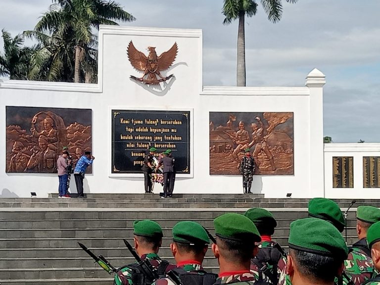 Upacara Ziarah ke TMP Dreded Peringati Hari Juang TNI AD   