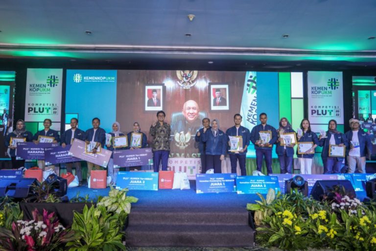 KemenKopUKM Beri Penghargaan kepada 6 PLUT Terhebat dan 6 Konsultan Terinovatif