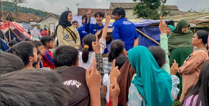Mahasiswa FTS UIKA Bogor Bantu Korban Bencana Gempa di Cianjur