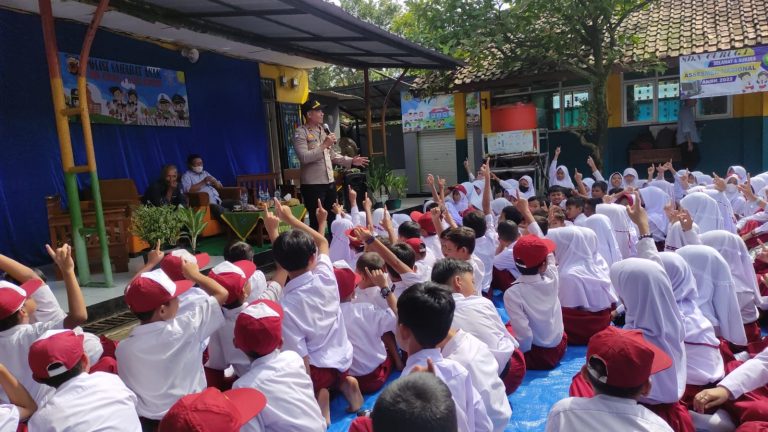 Jalankan Program Polisi Sahabat Anak, Polsek Bogor Barat Edukasi di SD