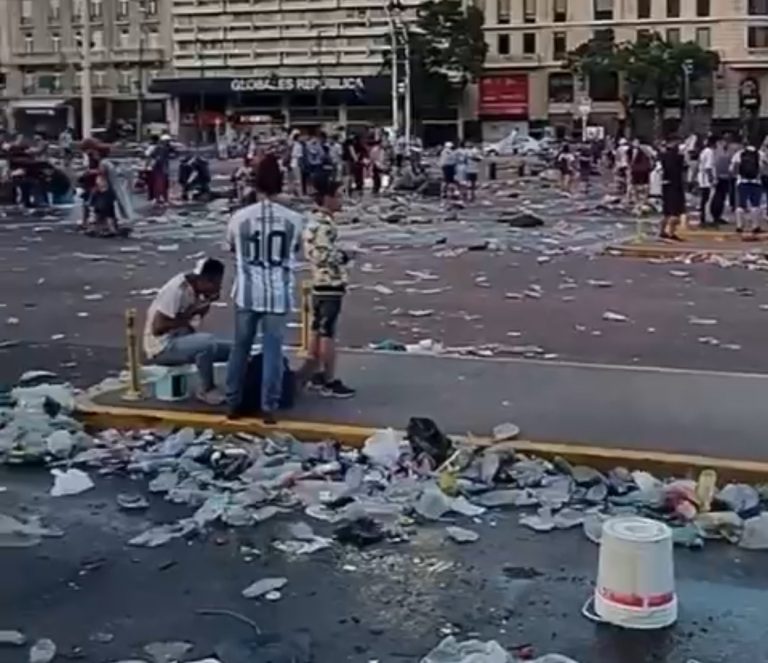 Pasca Pesta Pora, Sampah Selimuti Jalanan di Argentina