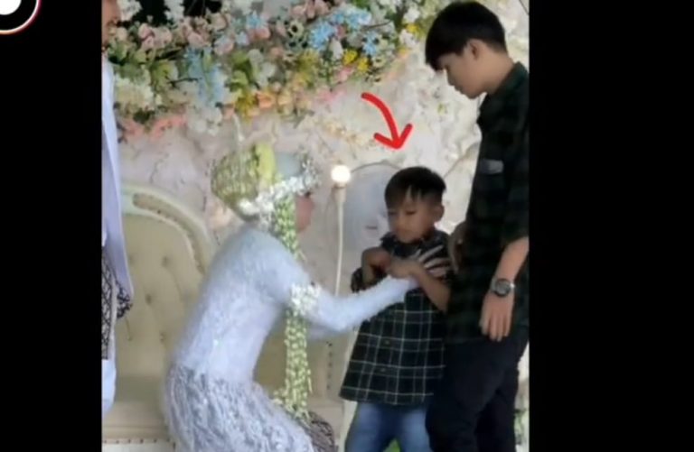 Video Viral Pria Bersama Anaknya Datang ke Pernikahan Mantan Istri