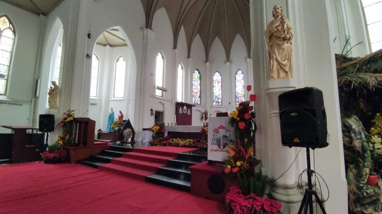 Jaga Toleransi, Ormas Islam Ikut Amankan Misa Natal di Gereja Katedral