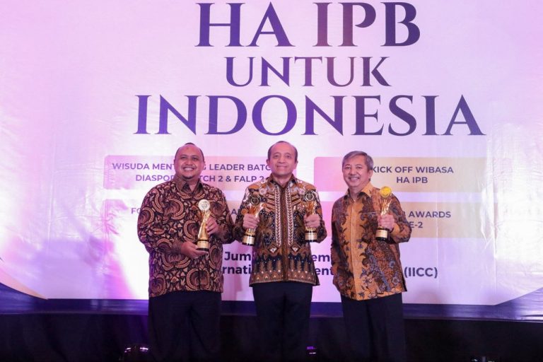 Ketua DPRD Kota Bogor Raih Penghargaan HA IPB Award 2022