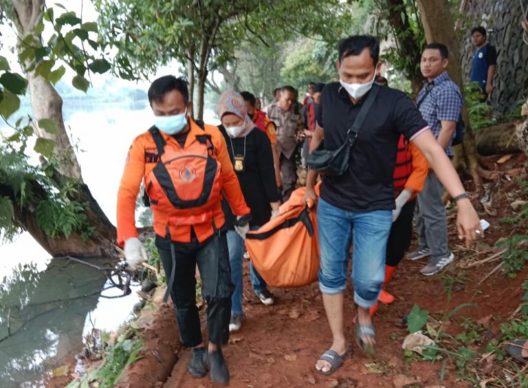 Mayat Pria Ditemukan Warga Mengambang di Setu Kebantenan Bogor