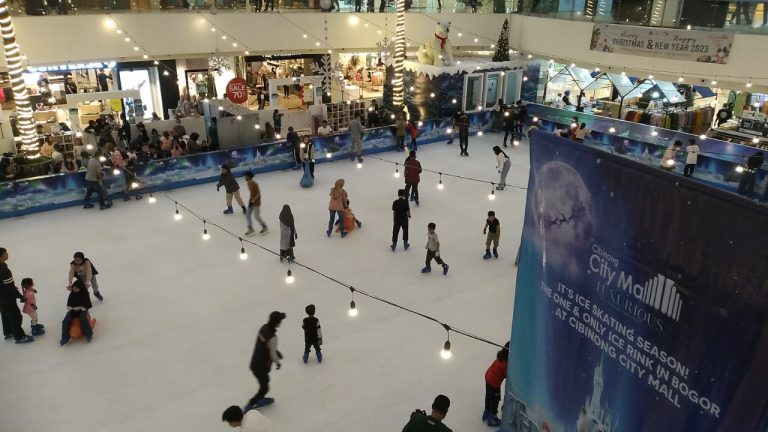 Liburan Tahun Baru, Wahana Ice Skating Cibinong City Mall Bisa Jadi Pilihan Utama