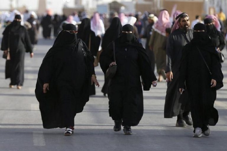 Arab Saudi Larang Siswi Kenakan Abaya saat Ujian