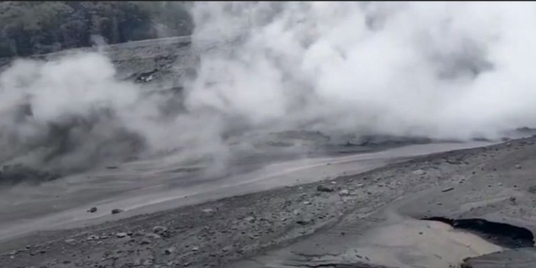 Fenomena Pasir Mengalir Tanpa Air di Jalur Aliran Lahar Gunung Semeru, Hebohkan Warga