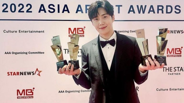 Daebak! Kim Seon Ho Sabet 4 Penghargaan Sekaligus di AAA 2022