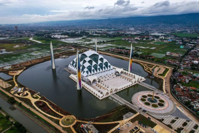 Masjid Al Jabbar Dinobatkan Jadi Ikon Baru Bandung