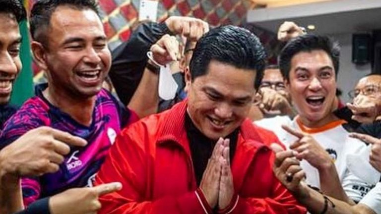 Seskab Sebut Jokowi Izinkan Erick Thohir Maju sebagai Ketum PSSI