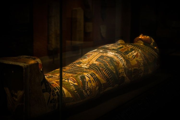 Arkeolog Temukan Mumi Tertua Berlapis Emas, Lengkap  di Mesir
