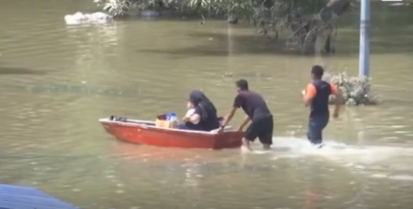 Malaysia Diterjang Banjir, Belasan Ribu Warga Dievakuasi
