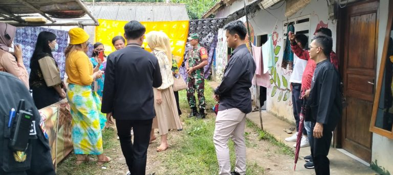 Kunjungan Ketua GOW Manokwari di Kelurahan Cibuluh Dikawal Serka Sirad Abdullah