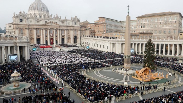 Prosesi Pemakaman Paus Emeritus Benediktus Dihadiri Ribuan Orang