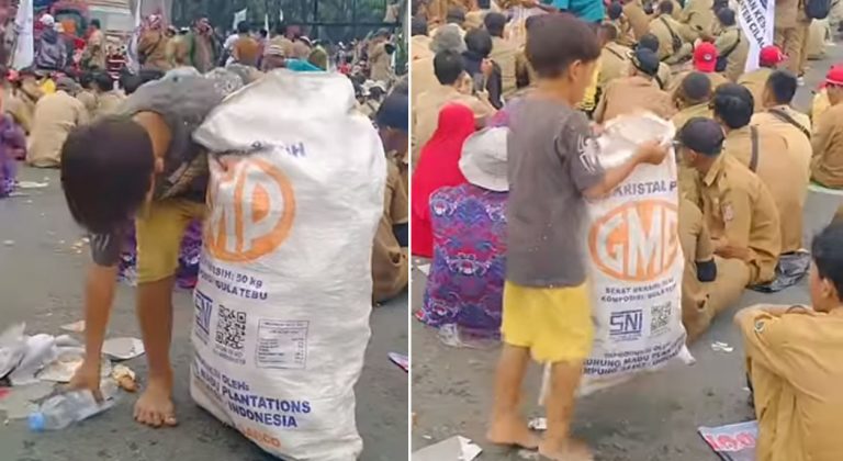 Viral, Bocah Mulung Sampah Botol Plastik di Tengah Demo Kepala Desa