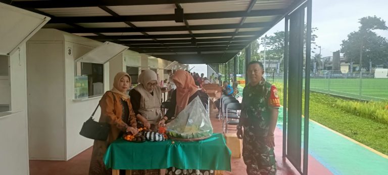 Babinsa Menteng Hadiri Pembukaan Food Court di Taman Manunggal