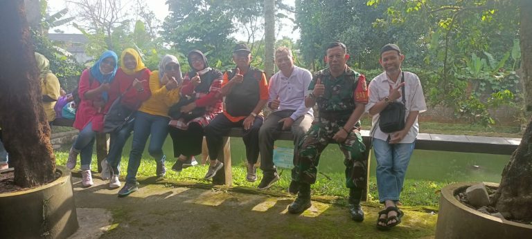 Pererat Tali Silaturahmi, Babinsa Menteng Hadiri Family Gathering  