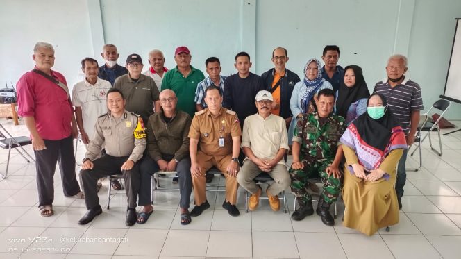 Babinsa Kelurahan Bantarjati Serma Enan menghadiri rapat kordinasi di Aula Kelurahan Bantarjati, Jalan Ceremai Ujung, No.2, RT.02/RW.02, Bogor Utara, Kota Bogor, dimulai pukul 10:00 WIB, Selasa, 10 Januari 2023. (Istimewa/Bogordaily.net)