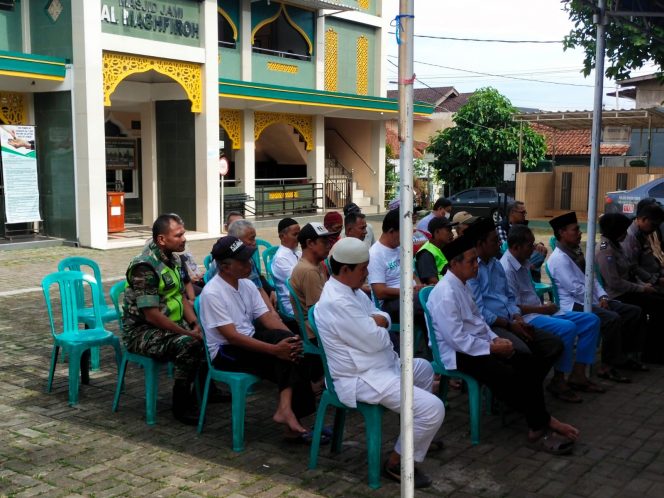 
 Babinsa Kelurahan Sindangrasa turut menghadiri dan melakukan monitoring  kegiatan Jumat Curhat Polresta Bogor Kota. (Istimewa/Bogordaily.net)