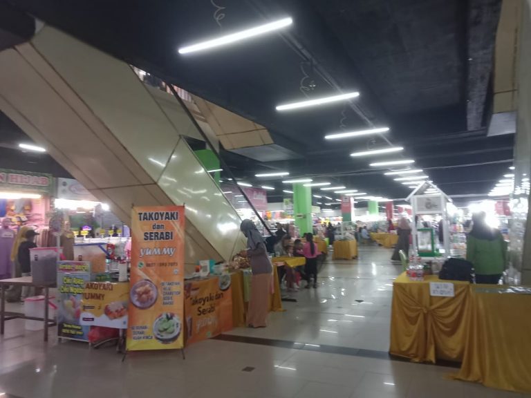 Kenalkan Berbagai Produk, Puluhan UMKM Gelar Stand Bazar di Mall ITC Cibinong