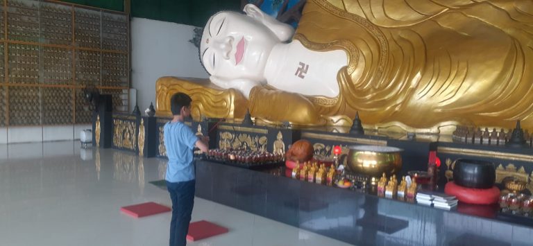 Jelang Imlek 2023, Patung Budha Tidur di Tonjong Dibersihkan