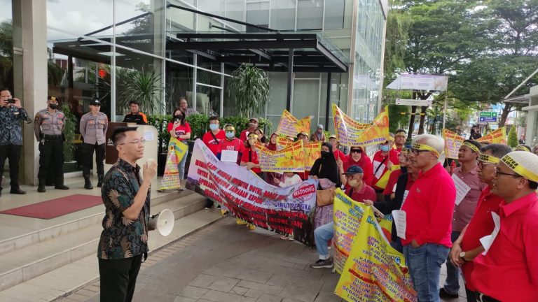 Tagih Janji PT GKA, Puluhan Investor Geruduk Hotel Bogor Icon