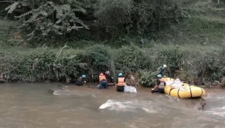 Bersihkan Sungai, Komunitas Cisadane Bersih Kumpulkan 300 Kg Kantung Sampah