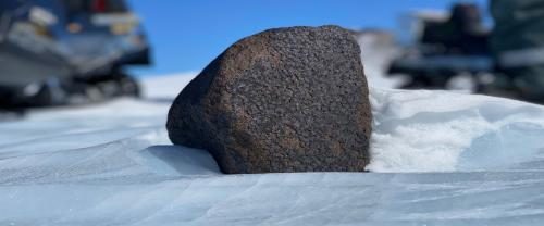 Ilmuwan Internasioanal Temukan Meteorit Langka Seberat 17 Pon di Antartika