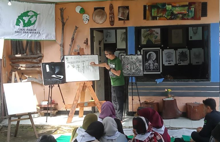 Uie 23 Studio Art Kolaborasi Bersama UKM Pawon Seni dan Budaya UIKA Bogor