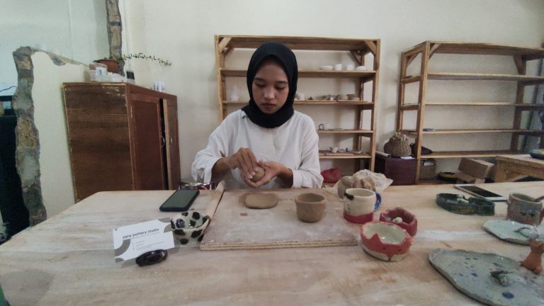 Yara Pottery Studio, Tempat Belajar Seru Membuat Gerabah