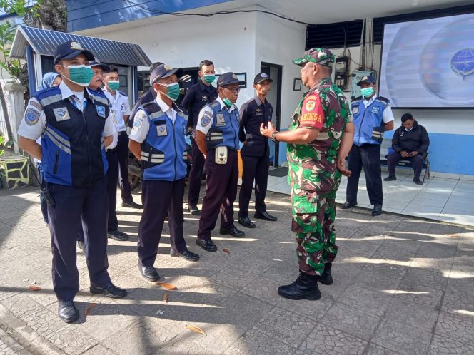 
 Babinsa Kelurahan Baranangsiang, Sertu Asmadi mengikuti kegiatan apel bersama anggota BPTJ. (Istimewa/Bogordaily.net)