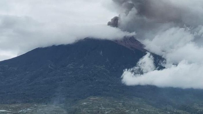 Pasca Gunung Kerinci Erupsi, Akses Penerbangan Terdekat Masih Beroperasi Normal