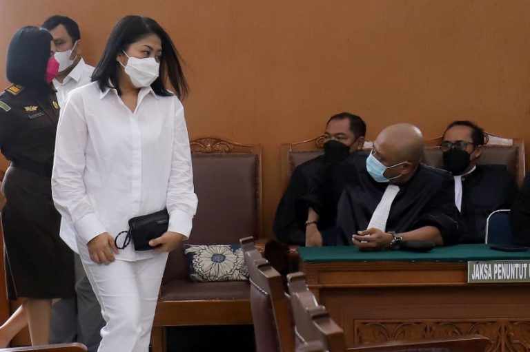 Putri Candrawathi Dituntut 8 Tahun Penjara Oleh JPU