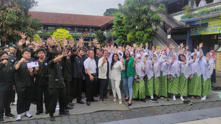 Aa Dokter Rayendra Sampaikan Kepemimpinan di Hadapan Siswa SMAN 5 Kota Bogor