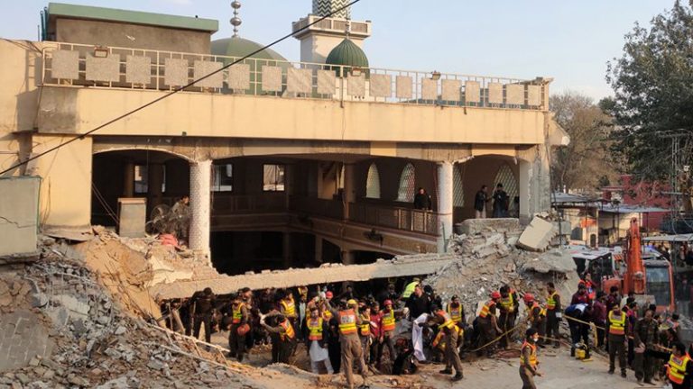Korban Bom Bunuh Diri di Masjid Pakistan Bertambah Jadi 100 orang