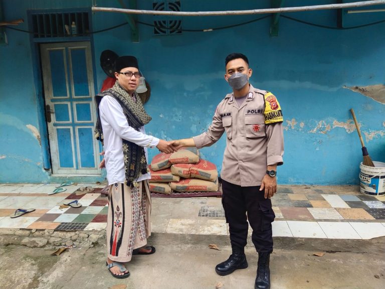 Bhabinkamtibmas Kedung Waringin Memberi Bantuan Pembangunan Masjid