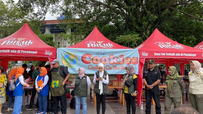 Jabar Bergerak Kota Bogor Bagikan 500 Nasi Boks di Jumat Berkah