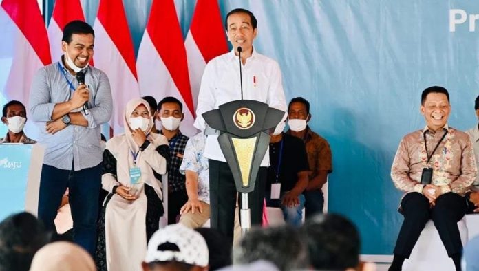 Presiden Joko Widodo (Jokowi) meluncurkan program Kartu Tani Digital dan KUR BSI.