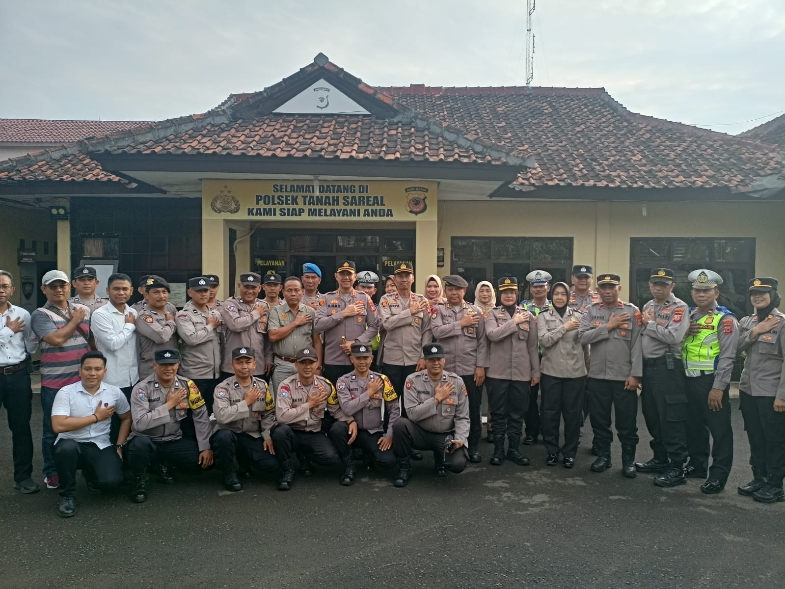 Kapolresta Bogor Kota Kombes Bismo Teguh Prakoso menyambangi Polsek Tanah Sareal
