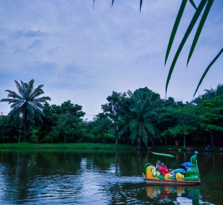 Relaksasi di Telaga Samasta, Danau Tersembunyi di Kabupaten Bogor