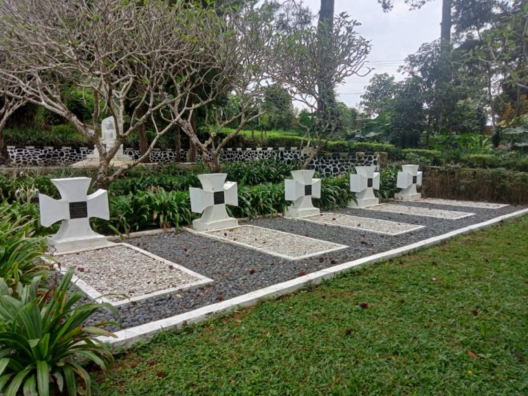 Makam Nazi, Salah Satu Wisata Sejarah di Megamendung Bogor