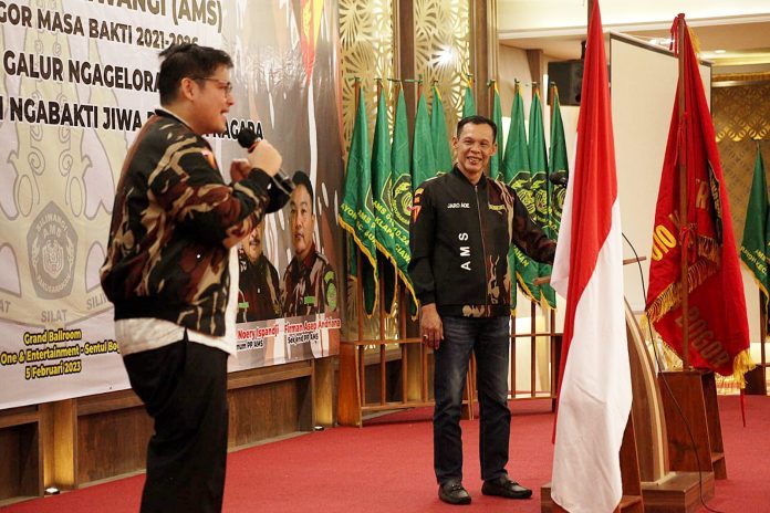 Ravindra Airlangga mendukung Jaro Ade di Pilbup 2024.