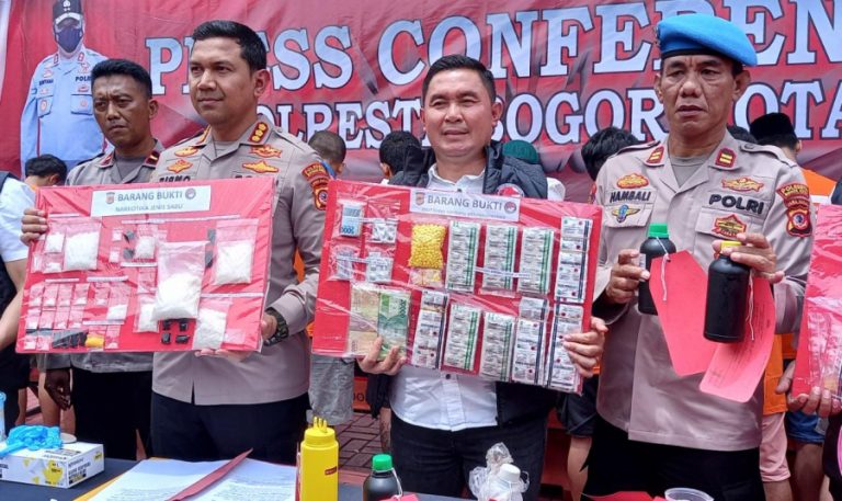 Kisah Sopir Angkot di Bogor Kendalikan Pabrik Tembakau Sintetis  