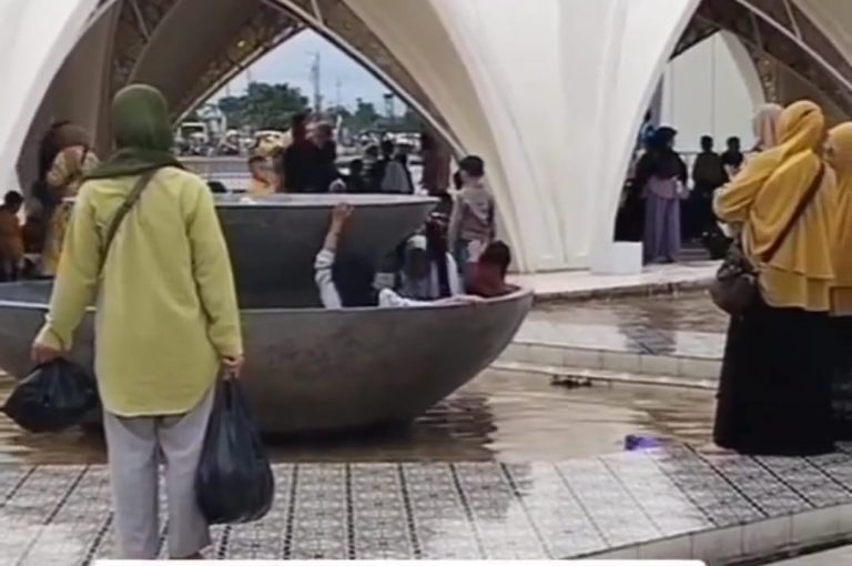 Masjid Al Jabbar Kembali Viral, Ridwan Kamil Sebut Ini Tempat Beribadah
