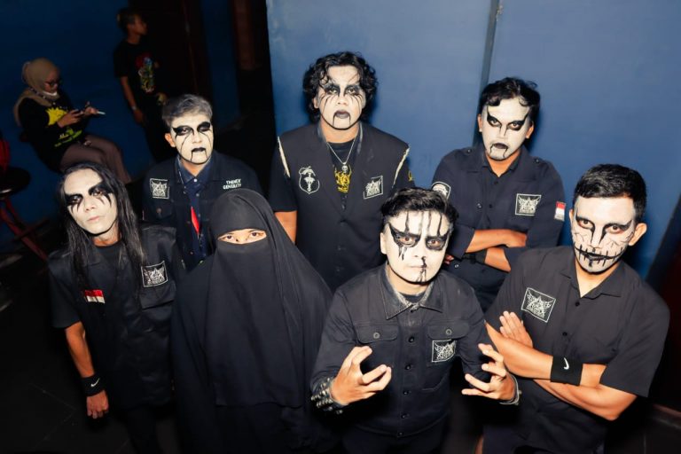 Vakum Lama, Band Sorban Hitam Obati Kangen Pecinta Musik Ghotic Metal
