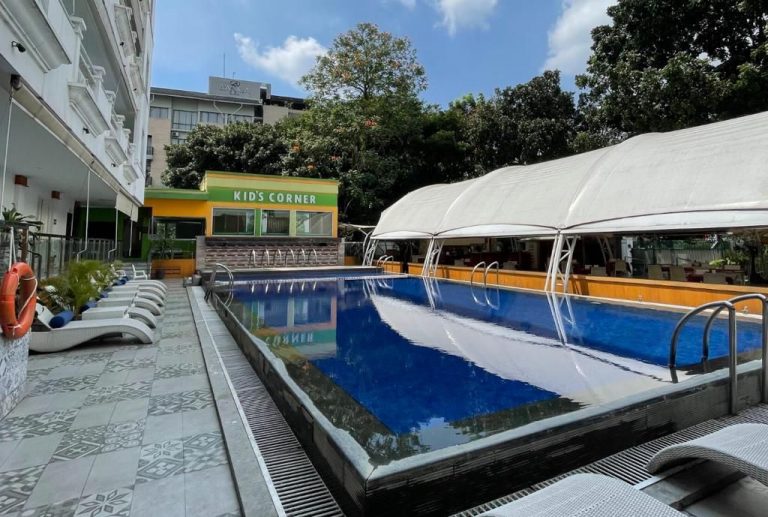 Salsabila Swimming Pool Sahira Butik Hotel Pakuan, Dibuka Untuk Umum