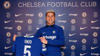 Enzo Fernandez resmi berseragam Chelsea.