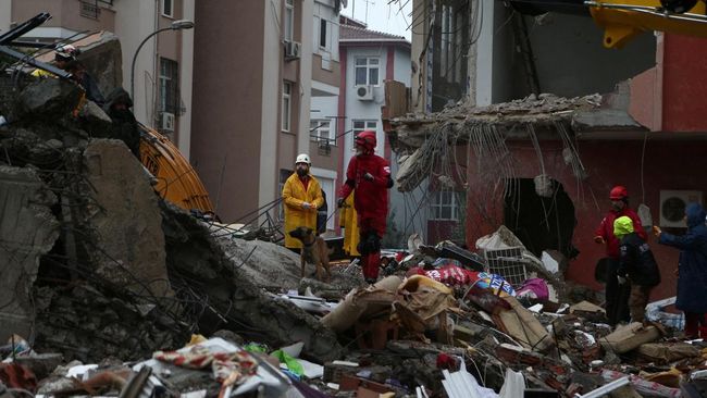 Gempa Turki terus menelan korban jiwa termasuk WNI yang tewas. Tak hanya itu gempa Turki juga membuat bocah terjebak puing